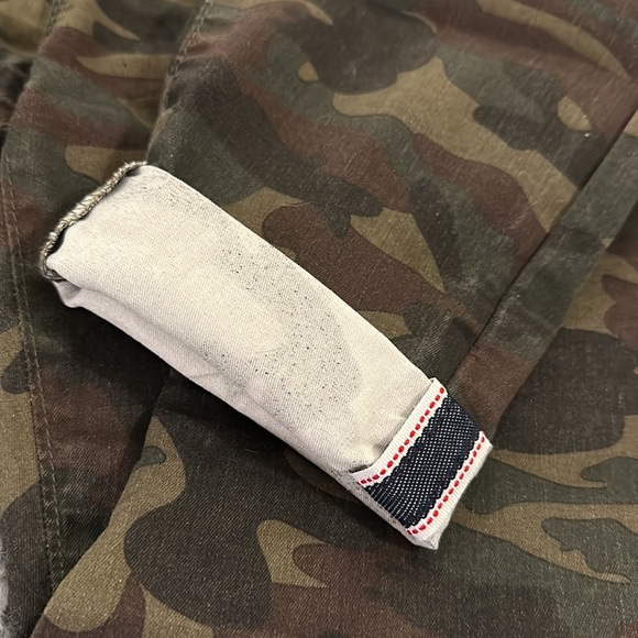 Women’s camo VIP Jeans. Size 15/16. - Picture 6 of 6